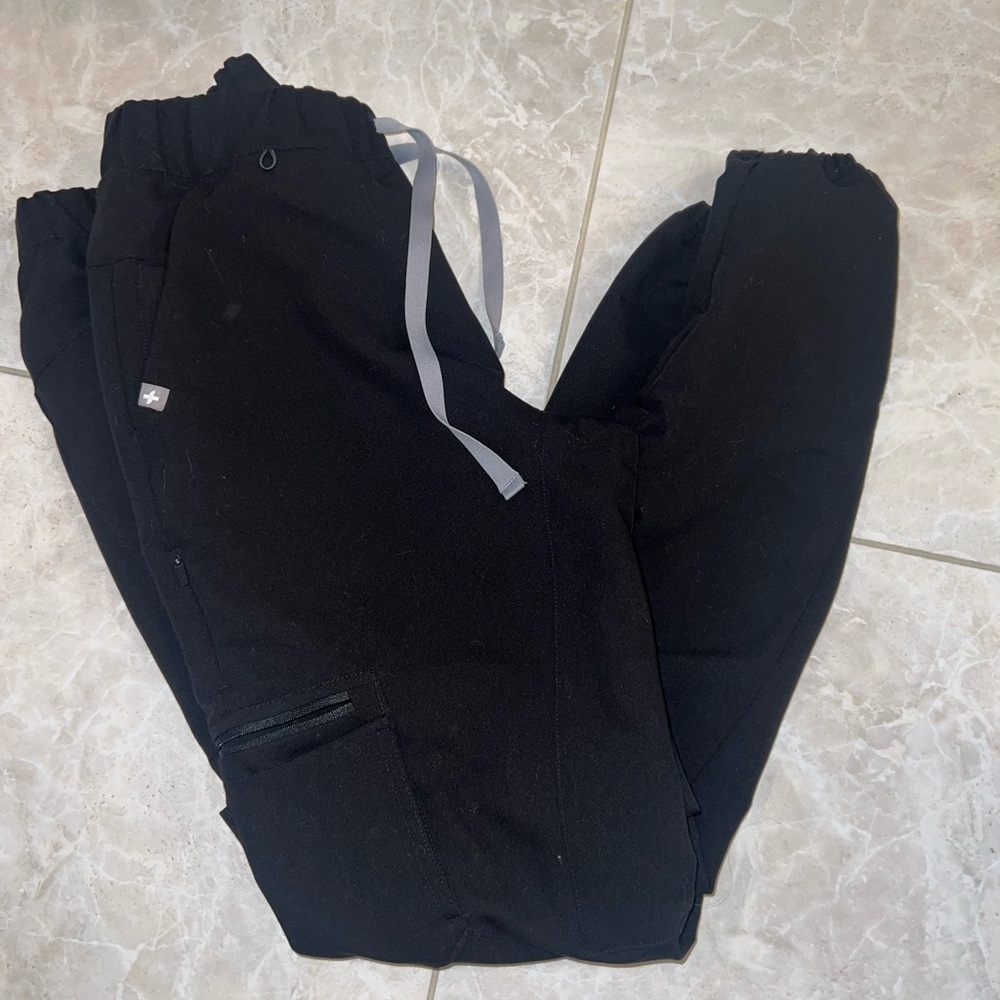 Black figs 20 pocket scrub pants XS